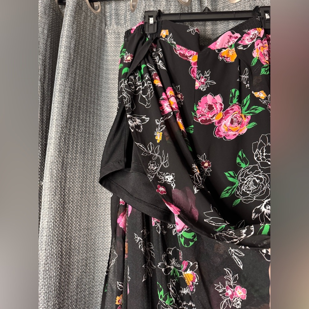 Torrid Black Floral Side Slit Wide Leg Pants - Picture 3 of 7